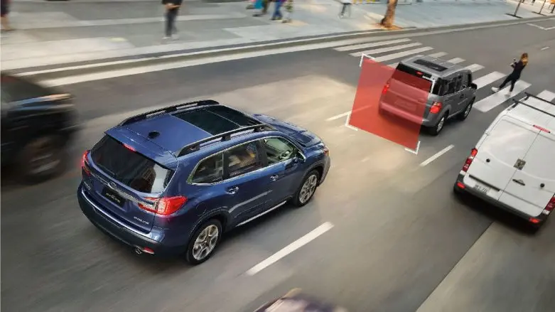 Subaru Evoltis color azul en carretera