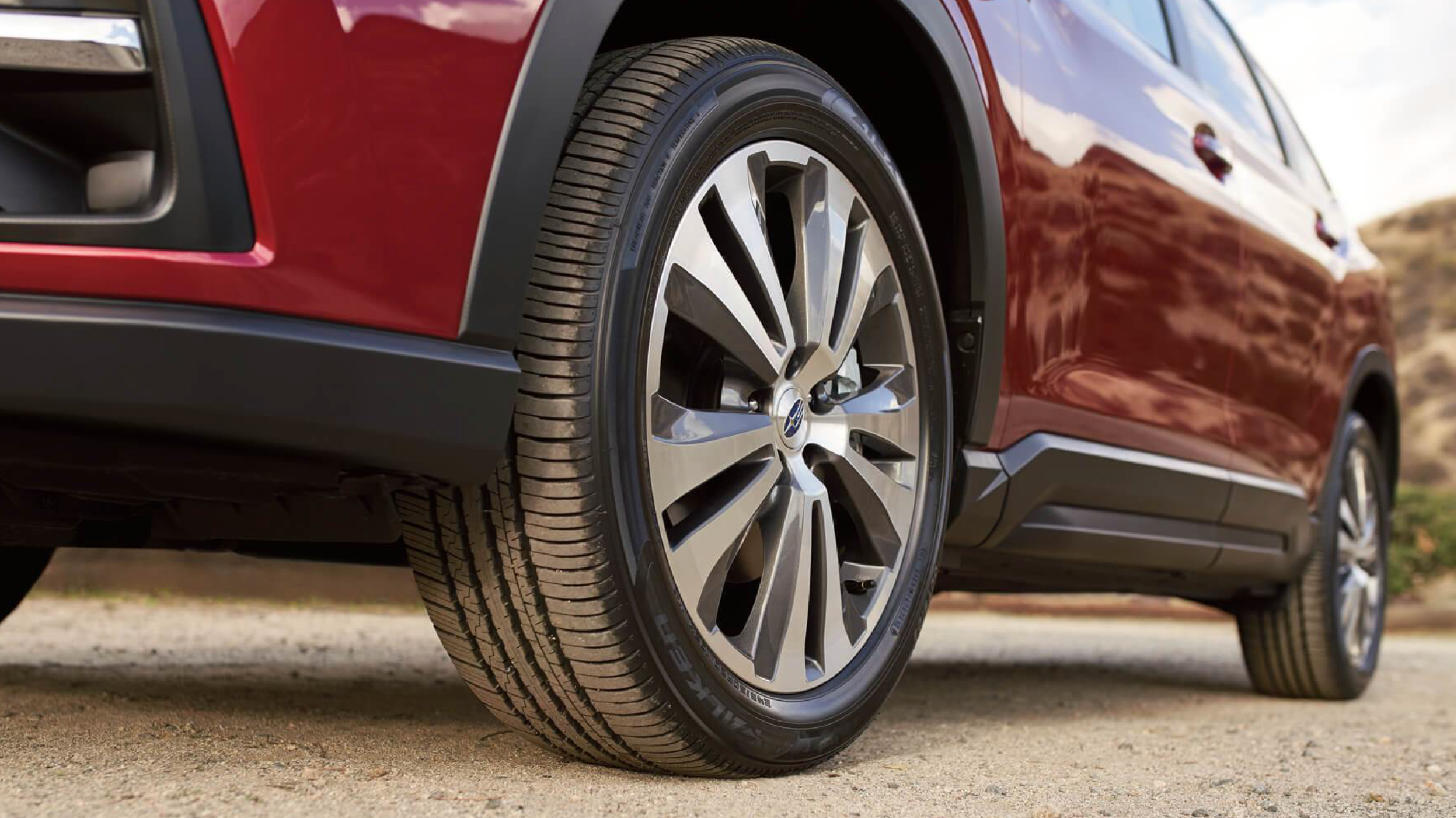 Auto Subaru con vista a los neumáticos