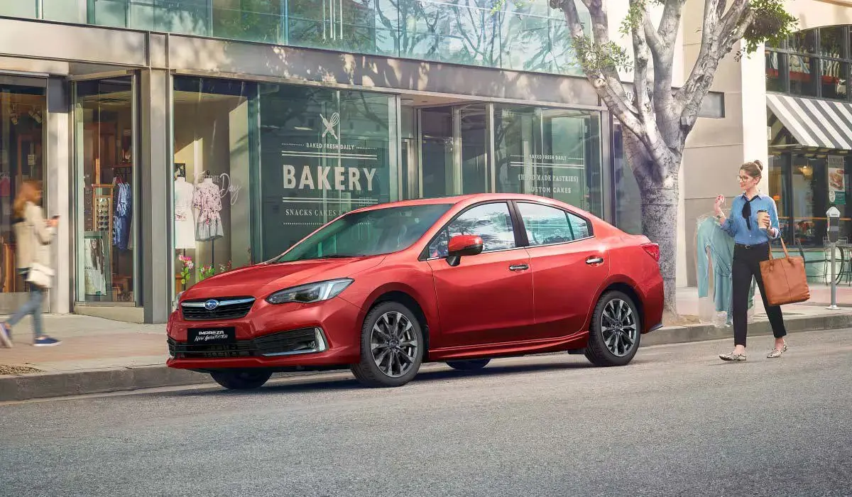 Sedán tipo de automóvil: Principales características