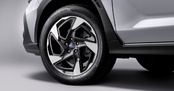 Neumático derecho de la parte delantera de auto Subaru