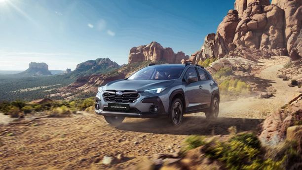 Subaru Crosstrek color plata en desierto